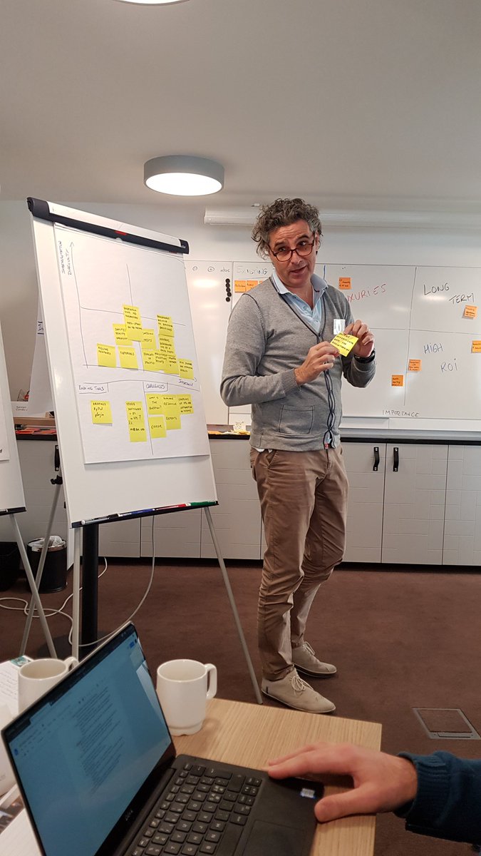 Matth_Chavent's tweet photo. And now after @mika_trellet , @amjjbonvin ( #teamHaddock ;p ) is presenting the second group ideas #SDMS18 @BioExcelCoE https://t.co/MvHTntaHZm