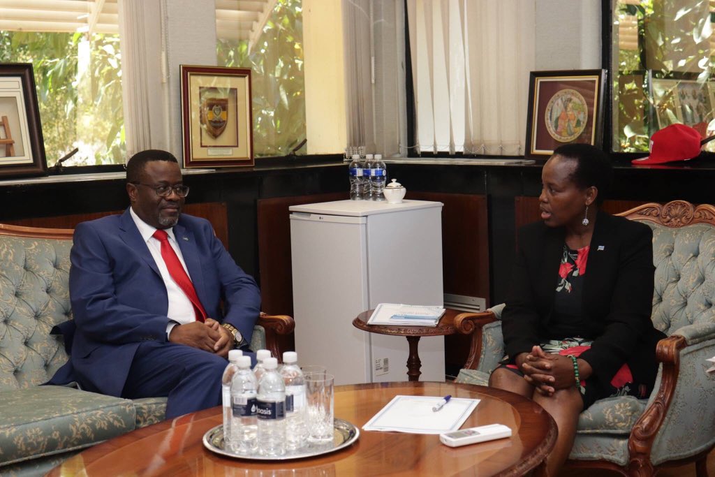 MIR_BW's tweet photo. High Commissioner of Namibia🇳🇦 to Botswana🇧🇼 , His Excellency Mr. Mbapeua Muvangua paid a farewell courtesy call on Honourable Dr. Unity Dow, Minister of International Affairs and Cooperation. He expressed gratitude for the hospitality and support he enjoyed over the years. https://t.co/z9fne08voS