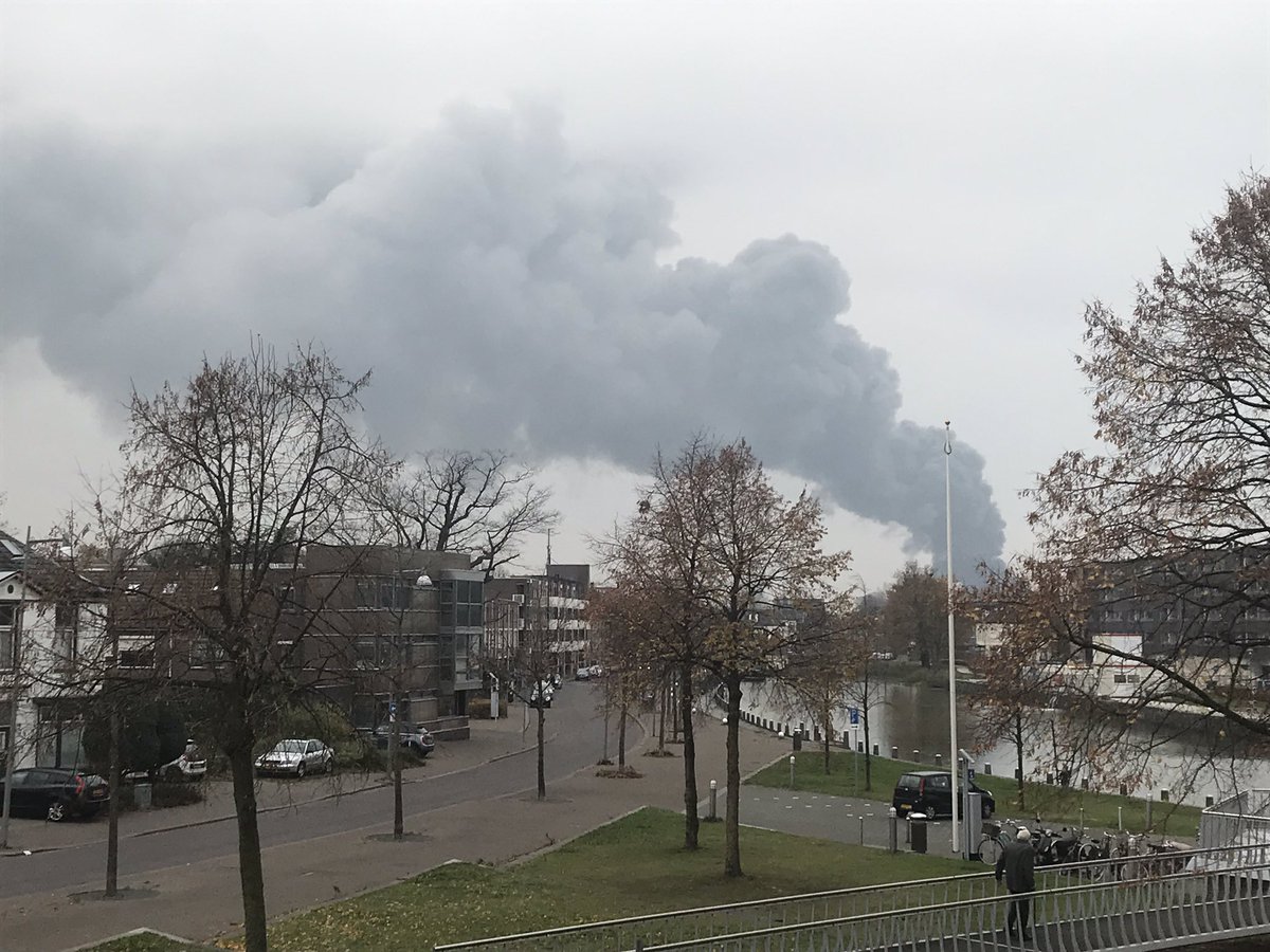 Volgens mij is er een zeer grote brand in Apeldoorn..