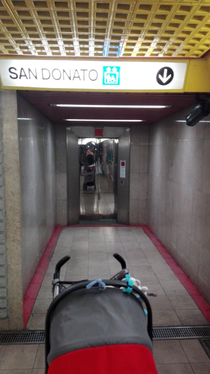 marirycu's tweet photo. .@atm_informa puzzo intenso e soffocante di urina in ascensore in stazione centrale di collegamento tra M3 e M2. È la seconda volta che lo prendo in 6 mesi, e ho trovato la stessa situazione. L'incivile agisce in modo seriale? https://t.co/Y4ECzyrykV