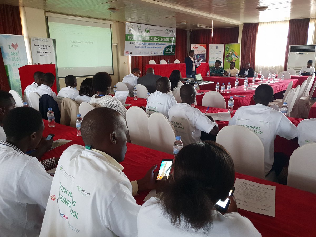 USAIDHingaWeze's tweet photo. Taking part in the "Youth In Agribusiness Caravan 2018" (Nov 27-29). Joining @ryaf_agribiz, @APF_Rwanda  and partners to prepare the youth to be changemakers in agribusiness. https://t.co/PMjPTncmOf