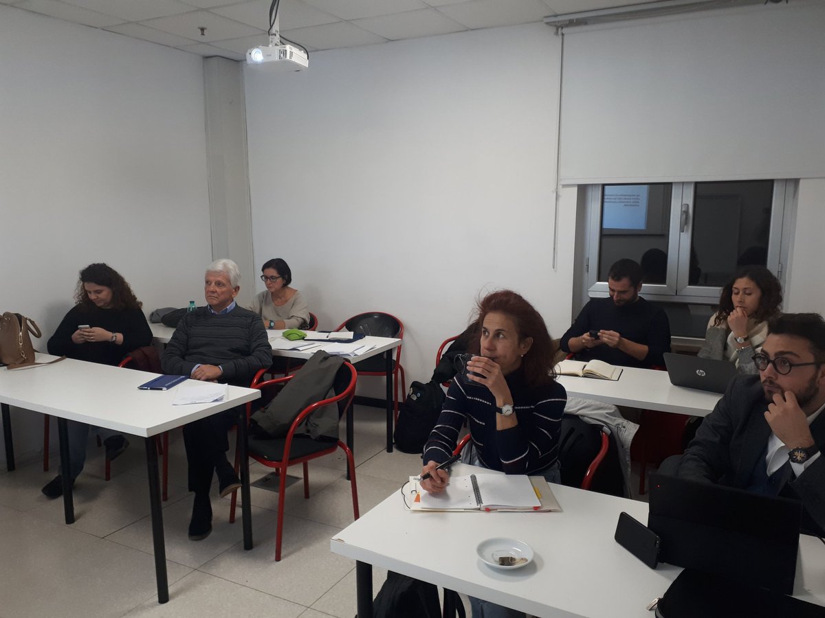 LabGov's tweet photo. I lavori del #Collaboratorio sono continuati nella giornata di ieri a @fusolab: partendo da altre esperienze di #cooperativedicomunità ragioniamo sui prossimi passi da fare e condividiamo progettualità per uno smart #CoDistrict. #iBenidiRoma #CoRoma https://t.co/zYFgaGl3mC