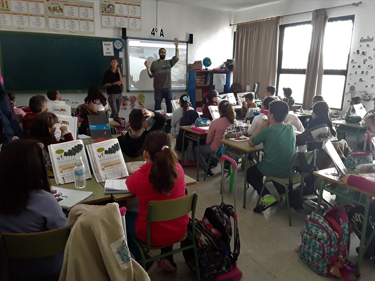 Asoc_Oleaje's tweet photo. Ya tenemos fotitos del pasado viernes en el #Crafteando de Villanueva de Algaidas junto a @ArrabalAID , muchas gracias a @AytoAlgaidas, @lanoria_mlg y @FundlaCaixa por hacerlo posible. Ojo a las propuestas tan chulas que salieron, en breve podremos verlas https://t.co/5JjDhSPnSu