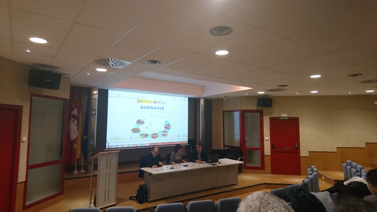 AVEBIOM's tweet image. Raquel Ramos directora de CEDER CIEMAT @CIEMAT_Moncloa Juan Carrasco, jefe de la Unidad de biomasa de CEDER CIEMAT y nuestro compañero Pablo Rodero @Pablux_1999 coordinador de #BiomasudPlus Abren la jornada donde se explicarán los principales resultados del proyecto @EU_H2020
