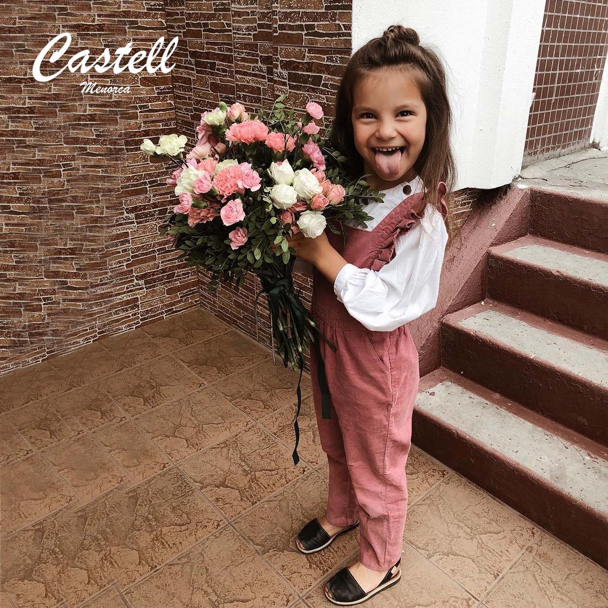 ¡Sonrisas infinitas by #Castellmenorca! Consigue el par perfecto para acompañar sus travesuras en nuestra shop online. ¡Elige su color favorito! ⚫ castellmenorca.com 📷 #drpakhoma