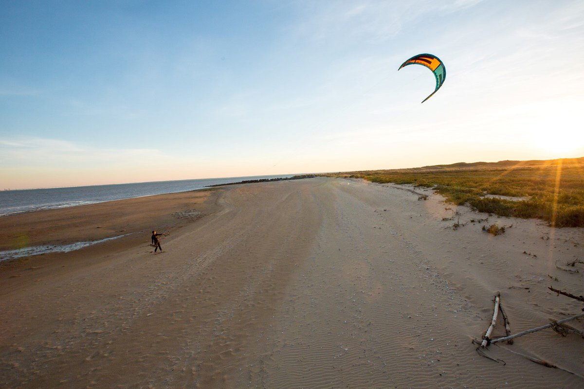 Emotion du jour:
Arrêtez tout et ressentez l'émotion qui vous gagne en admirant ces merveilleux couchers de soleil de la Vendée…
Venir au Pin Parasol,c'est profiter d'un point de départ idéal pour découvrir les plus beaux paysages de la Vendée!
Partagez-les avec nous !
#vendee