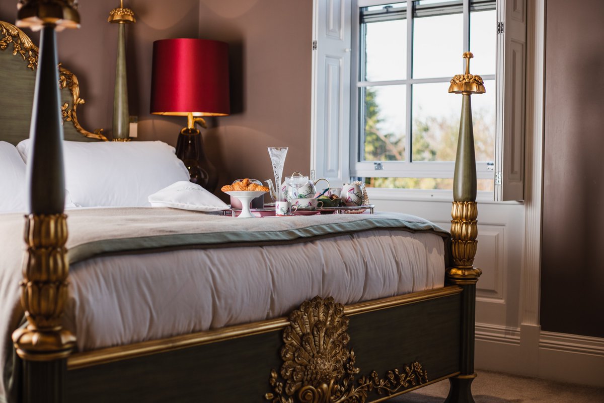 RBIRachelBates's tweet photo. It couldnβt get more romantic and cosy this Christmas with our Breakfast In Bed collection π Candles, cashmere blankets and more! You can even serve it all on our Oval Leather trays! Spoil yourself on our e-boutique x RB #ToMeFromRB #InteriorDesign https://t.co/8PmeR6ZIz0 https://t.co/PNgryxN7YO