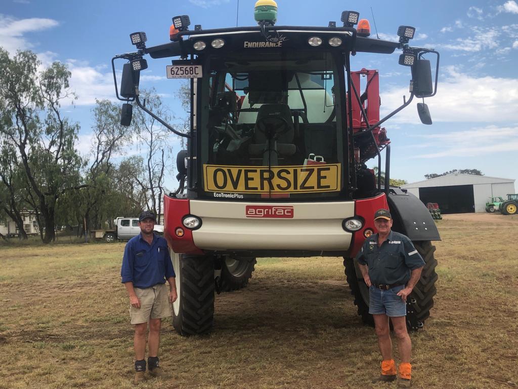 AgrifacAU's tweet photo. Luke (@woolaroo5) and Peter Bradley taking delivery of their brand new Condor Endurance (48m, HighTechAirPlus)

#Agrifac #agriculture #NEEDFarming #BrilliantSimple https://t.co/6cbsT4IuBb
