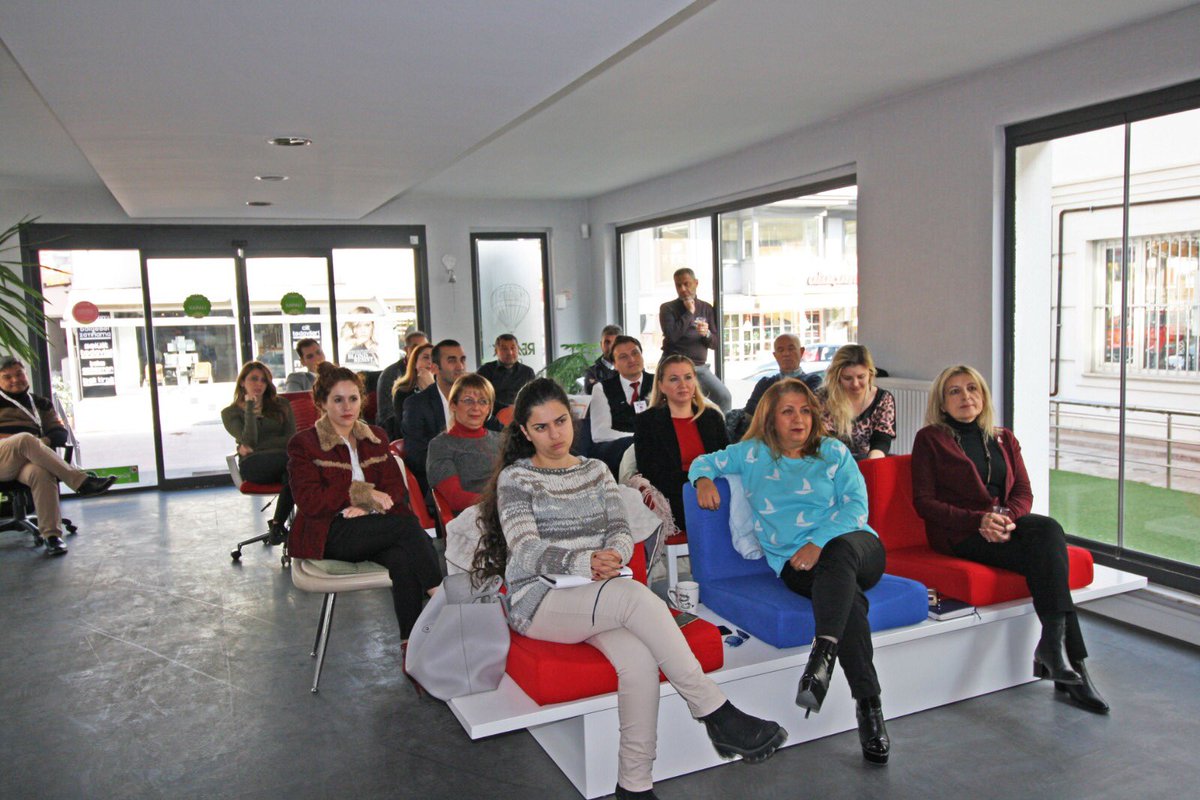 Toplantıdan kareler, kalabalık bir aile olmak ne kadar da güzel... 💪🏻🙏🏻🤗@remaxcan_official @ankaraetkinlikleri #remax #remax #büyümek #ekip #portföy #remaxankara #ankara #haber #sektör #sektörel #tanıtım #cayyolu #ümitköy #beytepe #yasamkent #emlak #gayrimenkul #danısmanlık