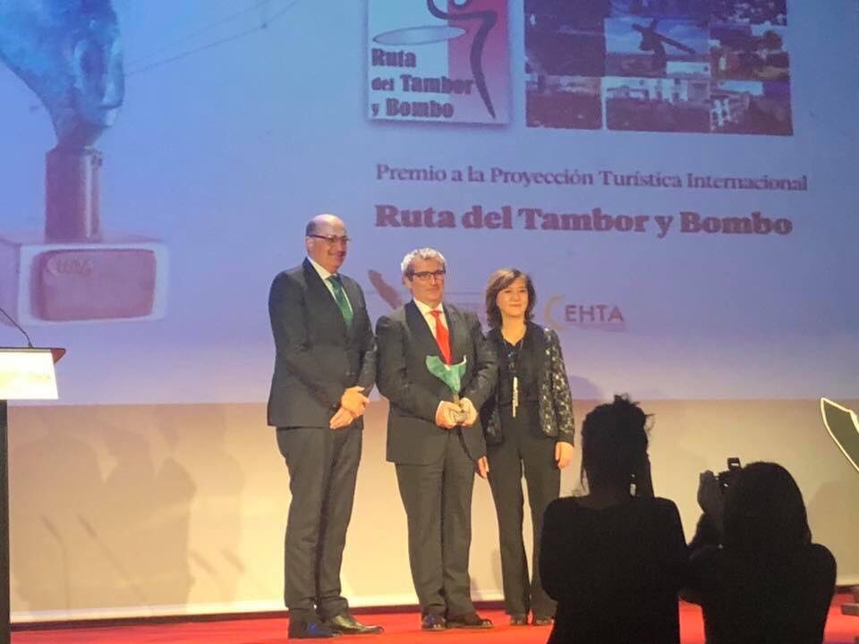 RUTATAMBORYBOMB's tweet photo. La Ruta del Tambor y Bombo recibió ayer en Teruel por parte de la Confederación de Empresarios de Hostelería y Turismo de Aragon, el reconocimiento a la entidad de Mayor Proyección Turística Internacional de Aragón 2018 https://t.co/hTsHlHsArE