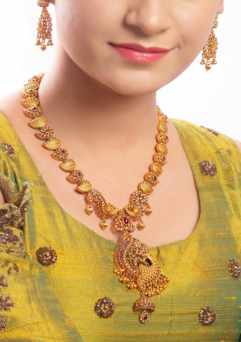 ArtifyJewels's tweet photo. Bringing you the ravishing #Reha #Necklace with Gold finish, #Kundan stone setting, Hook &amp; links.📿💍💎
And importantly, an affordable pricing!💰🛒
Check it out here: 🌐https://t.co/Y6u7vMYM90 https://t.co/4hGM4uUOcs