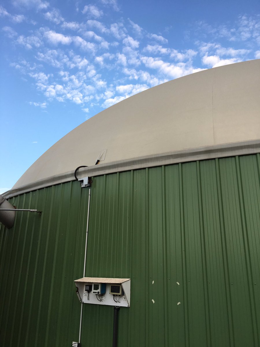 Pour <a href="/EmmanuelMacron/">Emmanuel Macron</a>, grâce à la #methanisation, le #gaz va continuer à jour un rôle essentiel dans le #MixEnergetique, d'autant plus qu'il apporte un complément de choix à la profession agricole