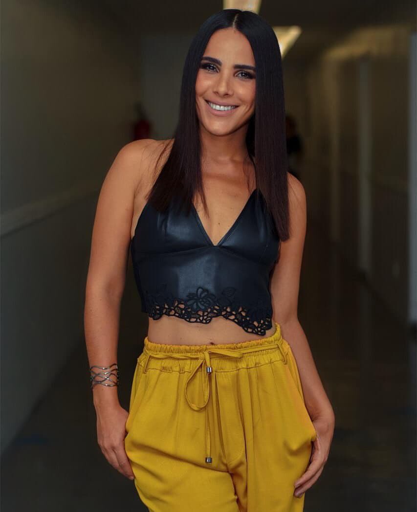 faclubewnews's tweet photo. O que acharam ontem da performance de #Loko ontem no programa #TodoSeu ? @WanessaCamargo lindíssima 👏🏻 #Gazeta #ProgramaTodoSeu 😍
#Wanessa #WanessaCarmargoLoko #Diva #Ícone #Tv #Gazeta #ArrasandoSempre ❤️ https://t.co/QqHUYshYeq