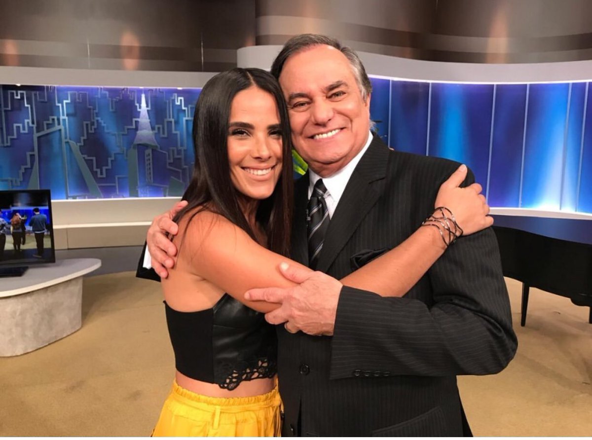 faclubewnews's tweet photo. O que acharam ontem da performance de #Loko ontem no programa #TodoSeu ? @WanessaCamargo lindíssima 👏🏻 #Gazeta #ProgramaTodoSeu 😍
#Wanessa #WanessaCarmargoLoko #Diva #Ícone #Tv #Gazeta #ArrasandoSempre ❤️ https://t.co/QqHUYshYeq