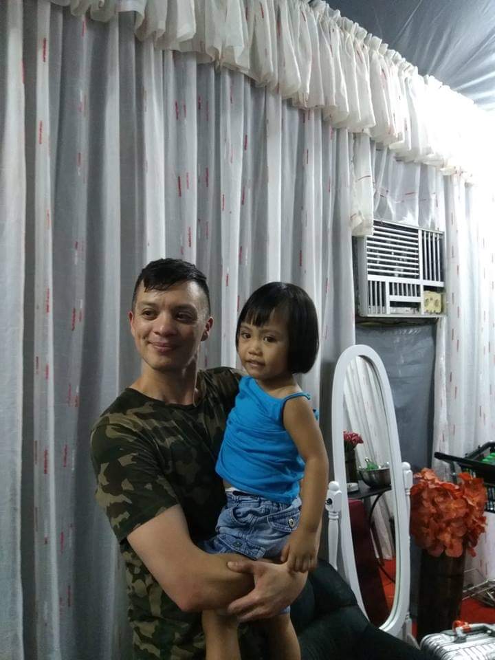 BambooGlobal's tweet photo. "She sees Bamboo on tv almost everyday..so when she finally met him she uttered "Bamboo" then touched his chest as if making sure he is indeed the Bamboo she knows... "  -Emy BG Naga 📸

Thank you Sir @Bamboomusiclive   😍🤗💙 https://t.co/zpf5YHPSbv
