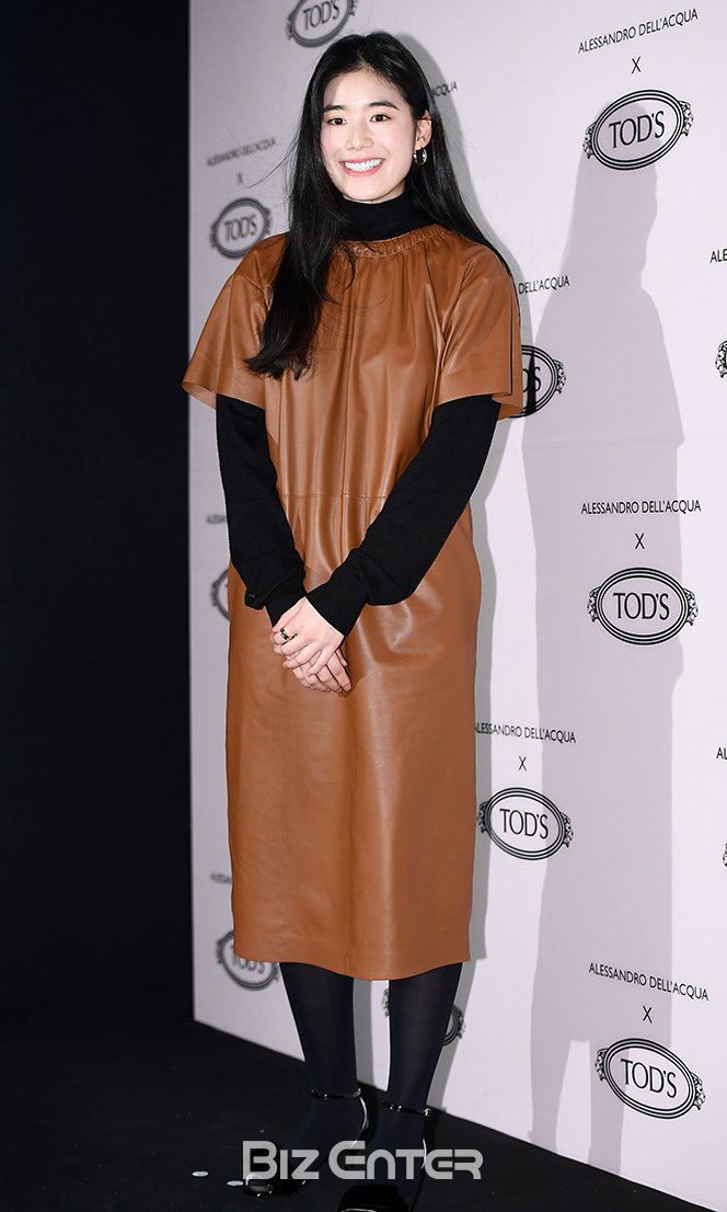 배우 정은채 가 27일 오후 서울 강남구 10꼬르소꼬모 청담에서 열린 토즈(TODS) 포토콜에 참석해 포즈를 취하고 있다.

#정은채