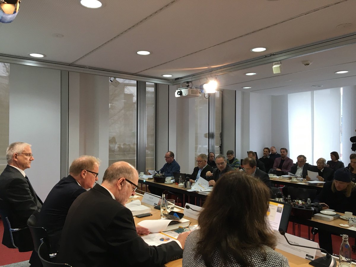 BKKDV's tweet photo. Danke für großes Interesse und gute Fragen zum Thema #Arbeit und #Gesundheit #Generation50plus. #BKKgesundheitsreport #ZukunftderArbeit https://t.co/n2yy43ZDLt