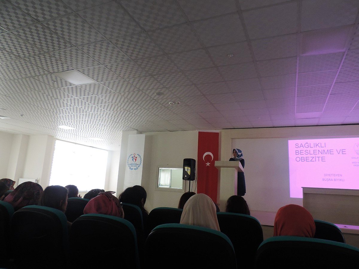 KirsehirKYGM's tweet photo. Saliha Sultan Yurdu öğrencilerimize,İl Müdürlüğümüz Diyetisyeni Büşra BIYIKLI tarafından,obezite ve sağlıklı beslenme konulu seminer verildi.#BenimYurdumKYK https://t.co/kS0WAVDtO0