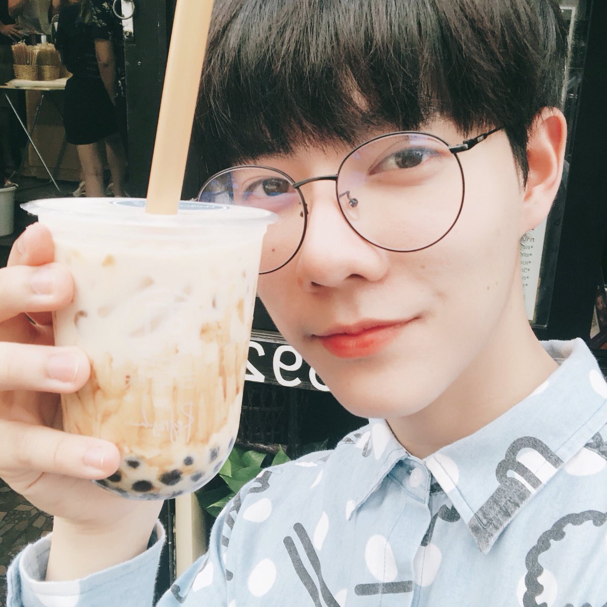 helloimnewyear's tweet photo. Omg!😲เมนูใหม่ล่าสุดของร้านWan เป็นนมสดไข่มุกร้อนๆ ส่งตรงมาจากไต้หวัน ร้านนี้เค้าทำไข่มุกน้ำตาลทรายแดงเอง รสชาติอร่อยลงตัวและรู้สึกว่าต่างจากร้านอื่นอย่างชัดเจน ที่สำคัญหมดเร็วมากๆ ดีงาม มากินเหอะ🥤👍

📍wan อารีย์ ซอย1 (094-895-7666)
📍ราคา 85฿ 

#นิวเยียร์รีวิวของกิน https://t.co/AFVp04E0sJ