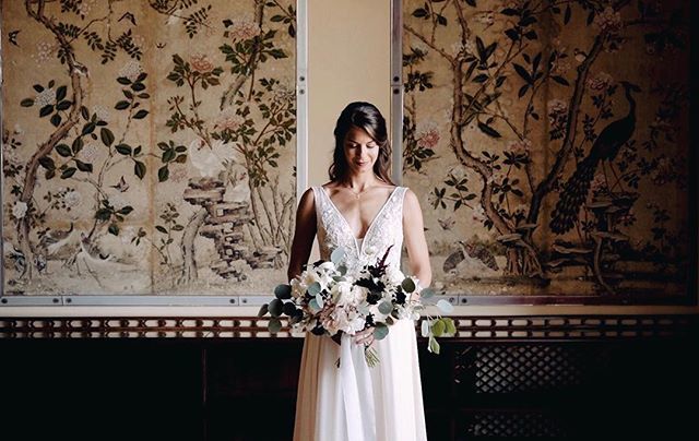 2Become1video's tweet photo. S+A // Our beautiful bride🍃
.
.
.
#weddingdress 
#weddingfilm #weddingvideo #weddingvideographer 
#bridetobe2019 #wallpaper #villamuggia #stresa #weddingbouquet #pinit #followme #2become1video https://t.co/ofngayjP4i https://t.co/LwVYWQ04GG