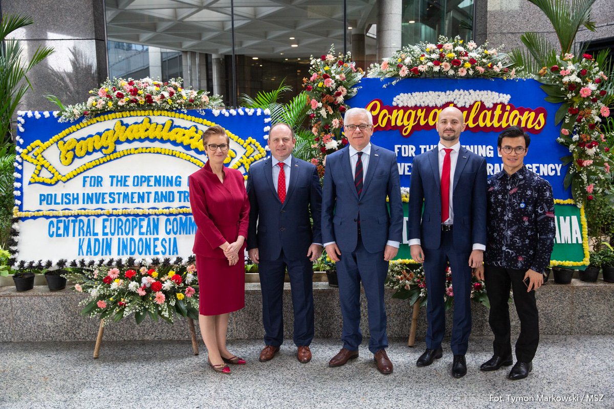 MSZ_RP's tweet photo. Min. #Czaputowicz podczas wizyty w #Indonezja wziął udział w otwarciu Zagranicznego Biura Handlowego @PAIH_pl w Dżakarcie.
🇵🇱🇮🇩 https://t.co/OpnD8M2igu