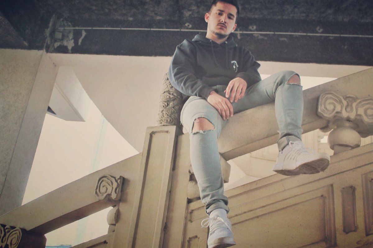 selfmadeoff's tweet photo. New Talent @SelfMadeOff 🔥🔥
RDV Mercredi 16H 👊🏽👊🏽 @osmann_fresp
#Freestyle #1erDose #performance #hiphop #Rap https://t.co/jMEkDn8drl