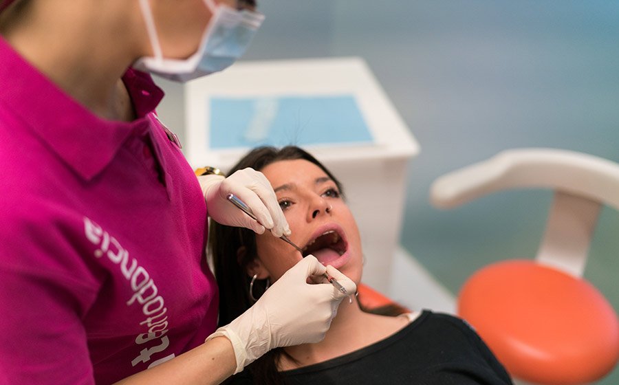 #FalsoMito. Aún hoy se cree que la higiene dental no guarda relación con otras enfermedades crónicas ¡Error! 👉  Las dolencias bucales comparten factores de riesgo con enfermedades crónicas como la diabetes o el cáncer 

#Bucodente #HigieneDental #Dentistas #Malaga