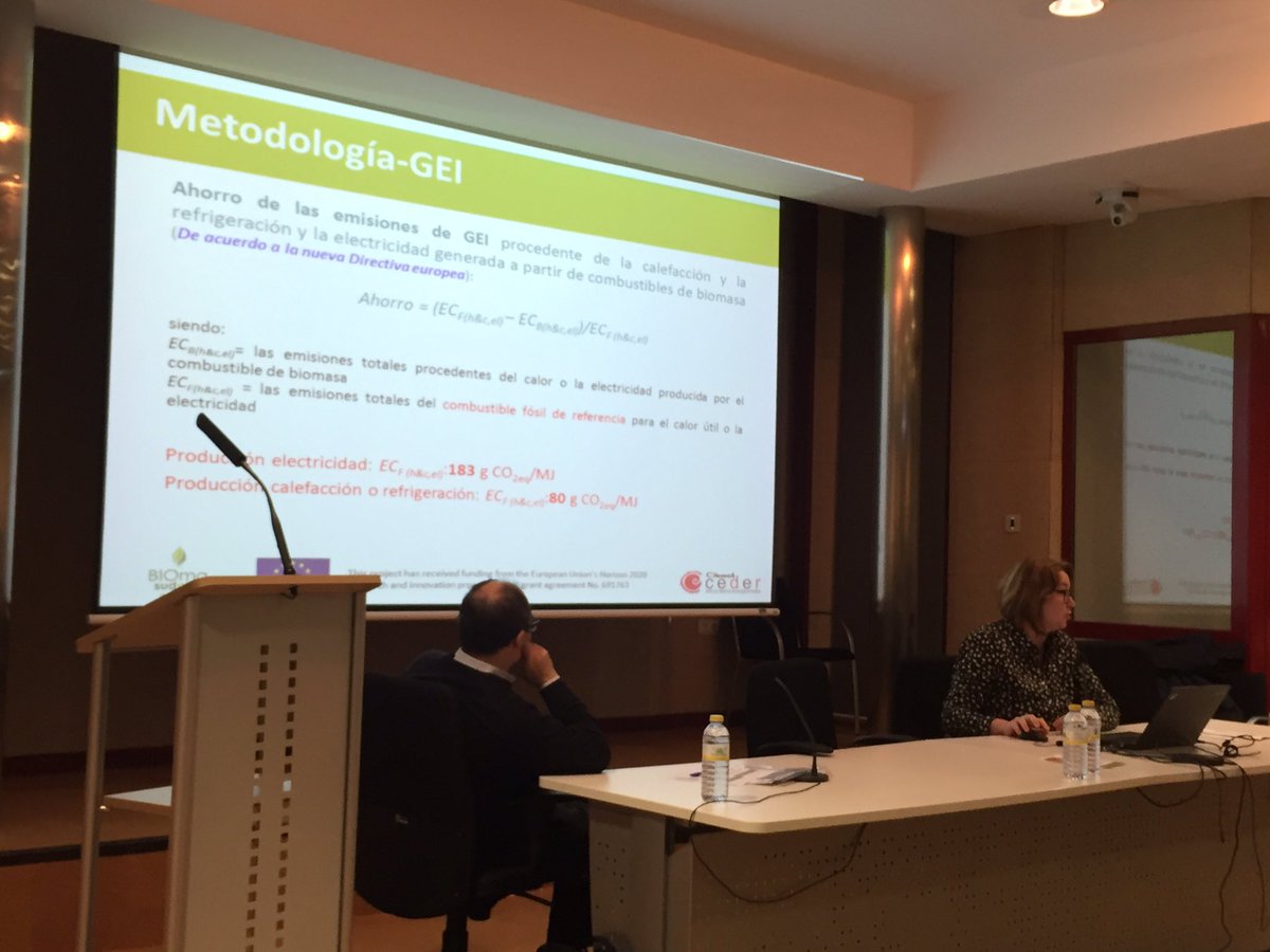AVEBIOM's tweet image. Paloma Pérez de @CIEMAT_Moncloa nos expone la nueva metodología para calcular la huella de carbono utilizada en la plataforma creada durante el proyecto #BiomasudPlus @EU_H2020