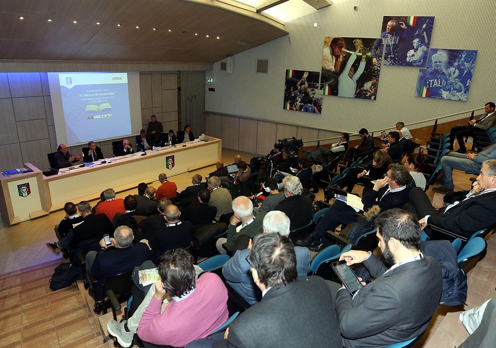FIGC's tweet photo. A #Coverciano il 4 e 5 dicembre l’XI #Seminario ‘Il #calcio e chi lo racconta’ promosso da #FIGC e #USSI
https://t.co/QSelPRzKUa
#FIGC120 #ilcalciosiamonoi @ansacalciosport  @CorSport  @Sport_Mediaset  @creditosportivo  @SkySport https://t.co/uQafaECGmJ