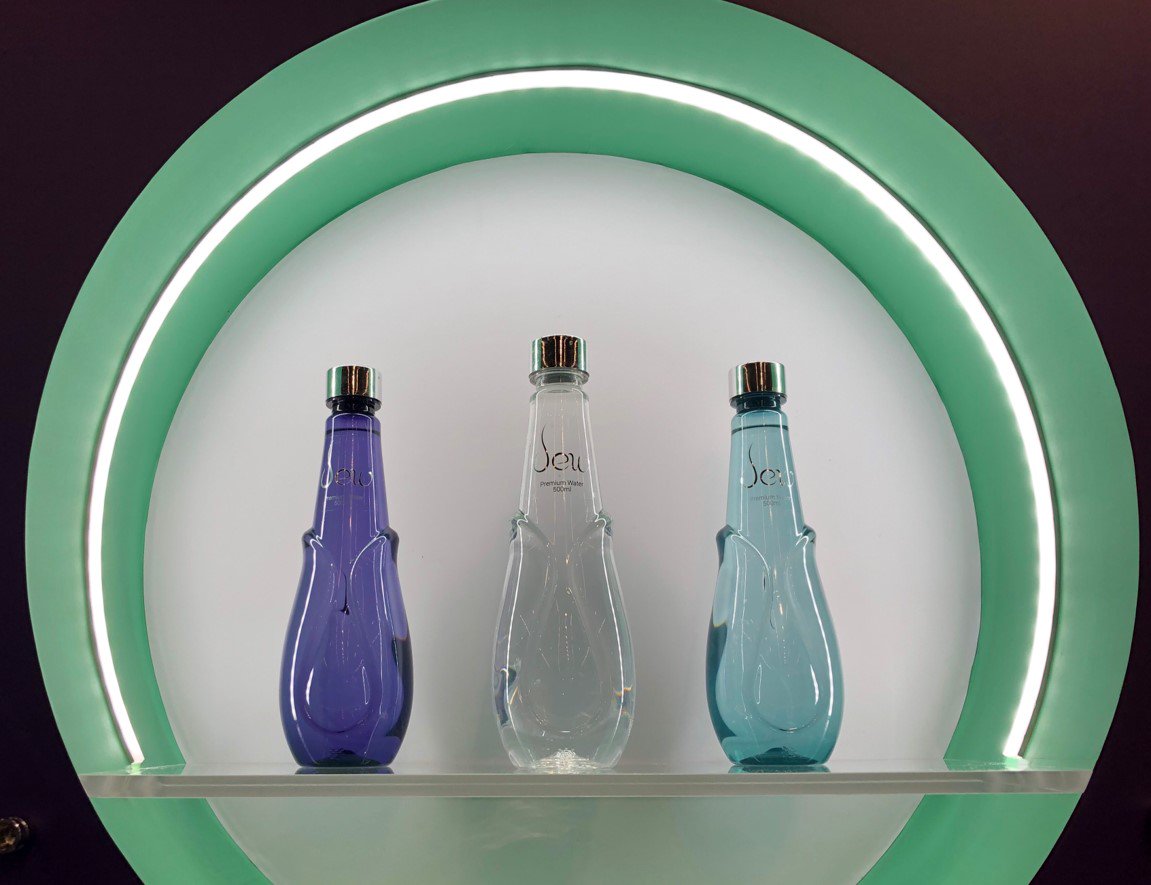 petengineering's tweet photo. Amazing colours and a unique shape developed for the segment of premium table waters but realised in BIO-PET and 100% R-PET with colours by @REPI S.p.A. Are you curious? Come to discover Dew at @Salon ALL4PACK Paris! #empoweringbrands #packaginginnovators
@Sidel_Intl https://t.co/qHoWjvyY1g