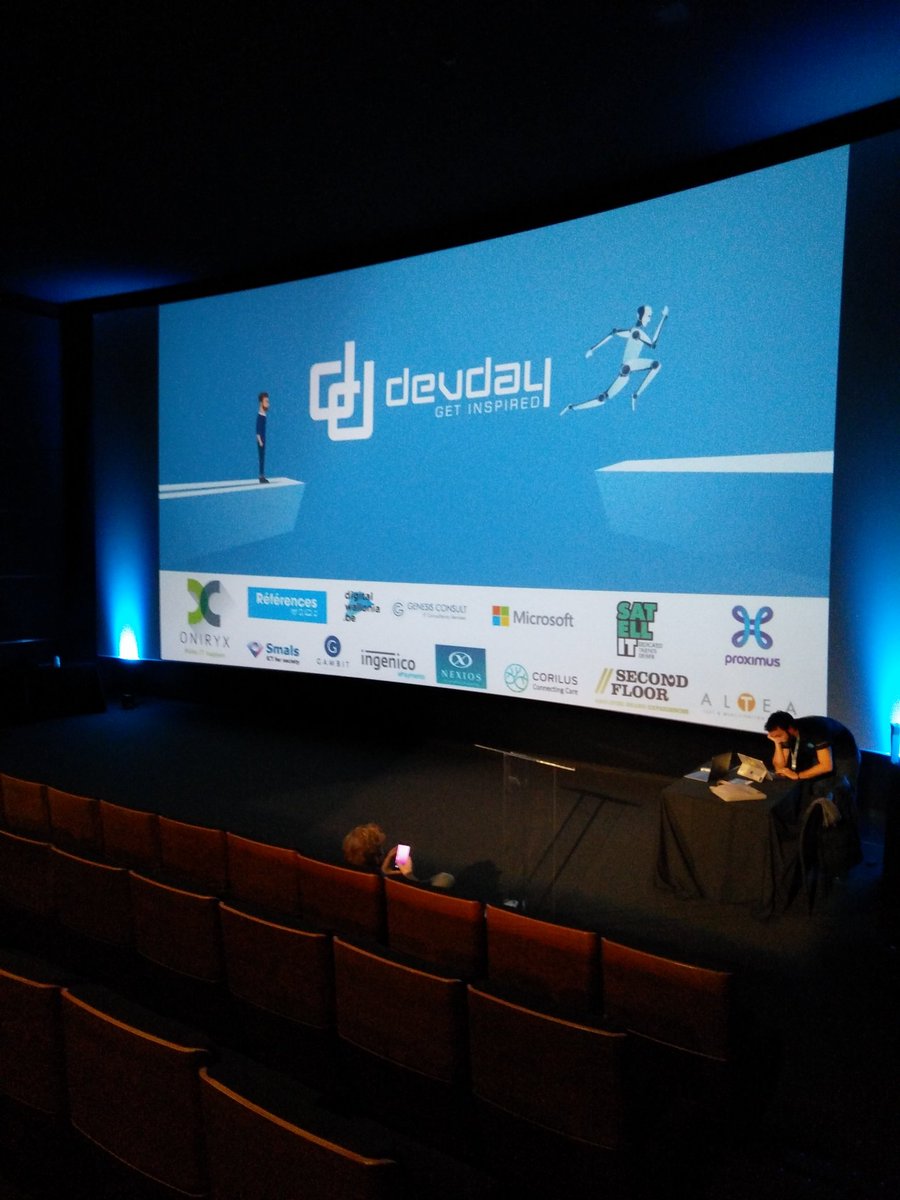 ymilanetto's tweet photo. H-1 avant de présenter au #DevDayBE avec @DePhiless !! La bataille des frameworks Front 😎
Salle de cinéma et écran gigantesque : on va être bien ! https://t.co/zOQ1V6xxS6