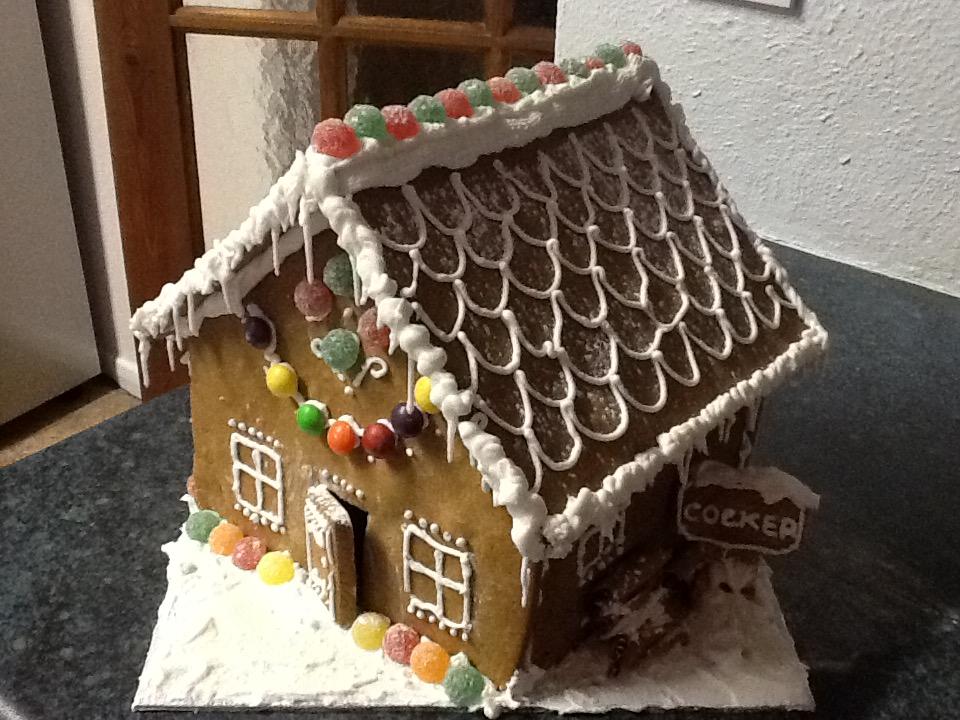 SallyCocker2's tweet image. This is how my daughter and I have spent the last two evenings.  It's beginning to look a lot like Christmas... 🎄🎅😄