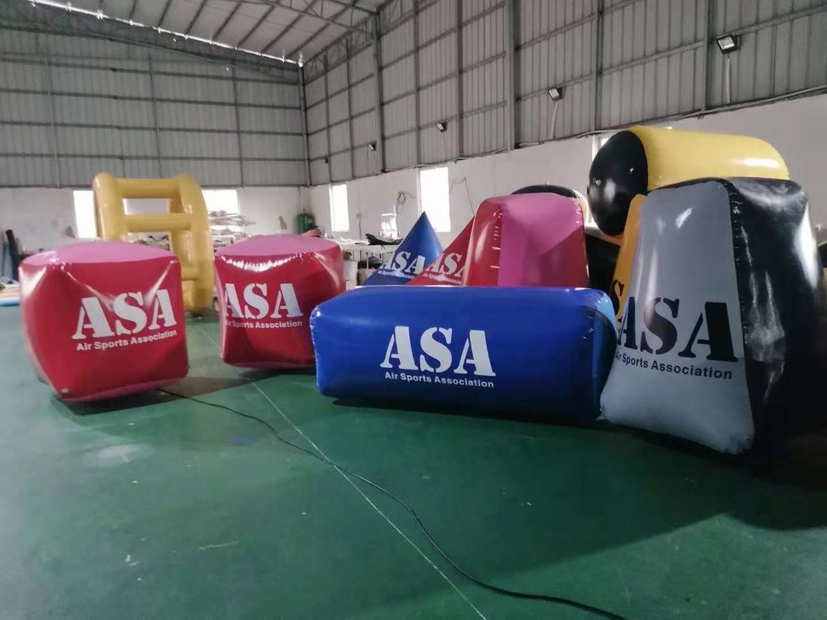 ASA41037953's tweet photo. ロゴ入りのエアーバリケードが完成しました(*'▽')
いい配置を検討していいフィールドを完成させなくてはです。
12月2日開催の浦和競馬場のナーフサバゲーは小学1年生から参加できます。
まだ探り探りなのでそれでも良い方はご参加ください。
#ナーフ #NERF #ナーフサバゲー #Bfight #風船割りバトル https://t.co/DazwkalL3j
