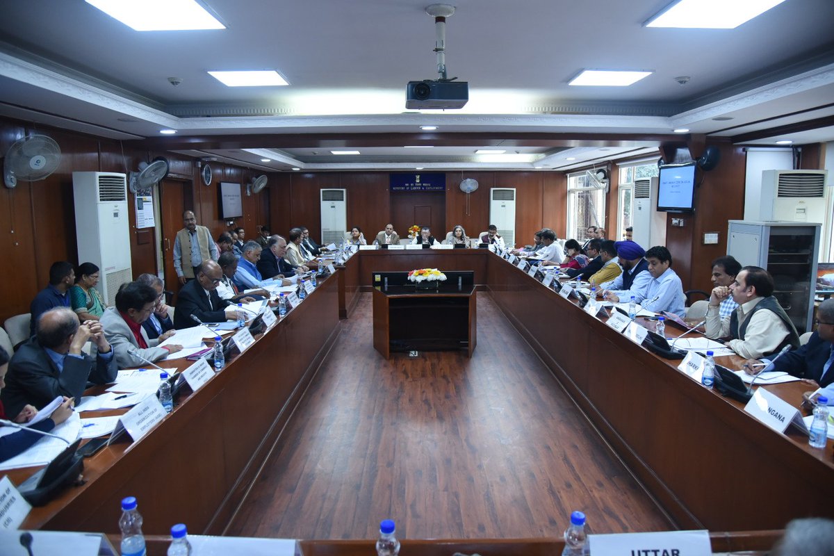 LabourMinistry's tweet image. MoS (IC) Labour and Employment, Shri @santoshgangwar ji chaired tripartite meeting to discuss draft #SocialSecurityCode