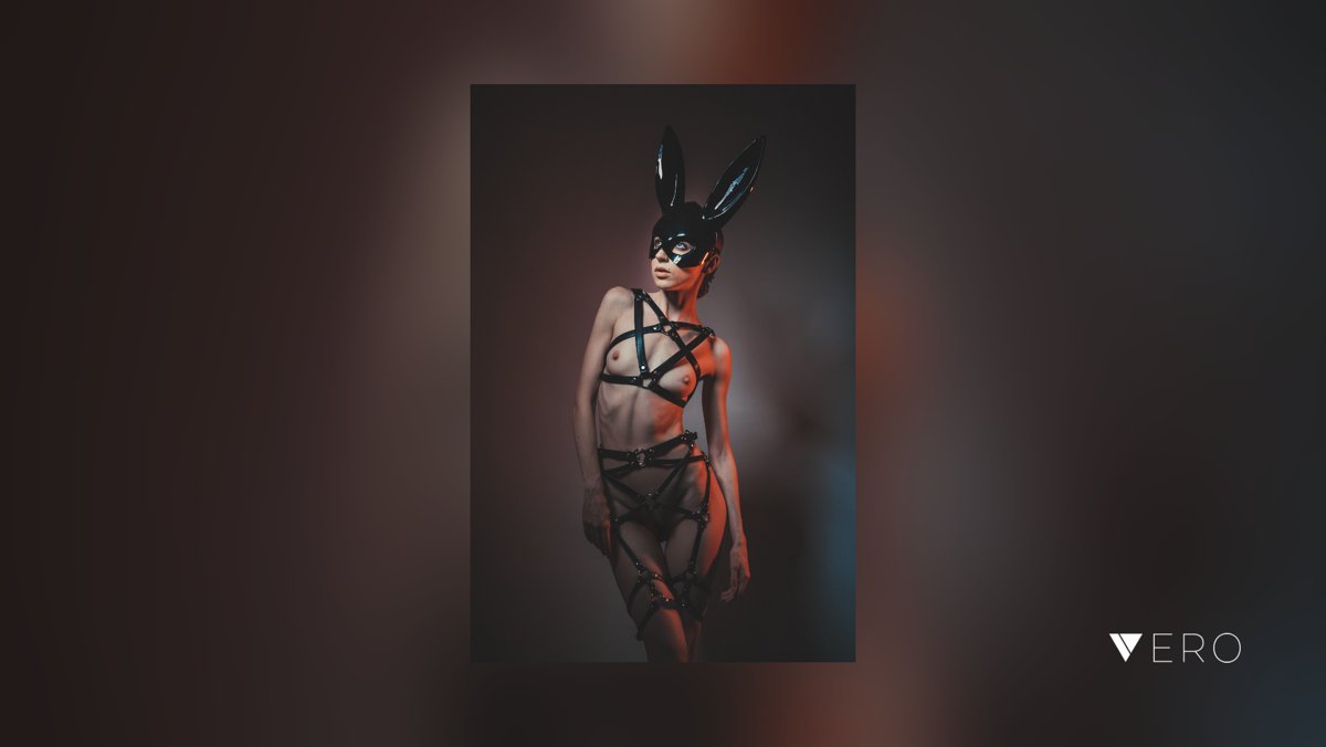 evertphotograph's tweet photo. Something different :)
__________________
#verodaily #vero #beautiful #worthafollow #picoftheday #intro4intro #bw #fetish #fineart #nudeart #erotic #sensual #model #steampunk #onverofirst #femdom #leash #fetishart #submissive #bunny #mas… @VeroTrueSocial https://t.co/41h5fHQGu4