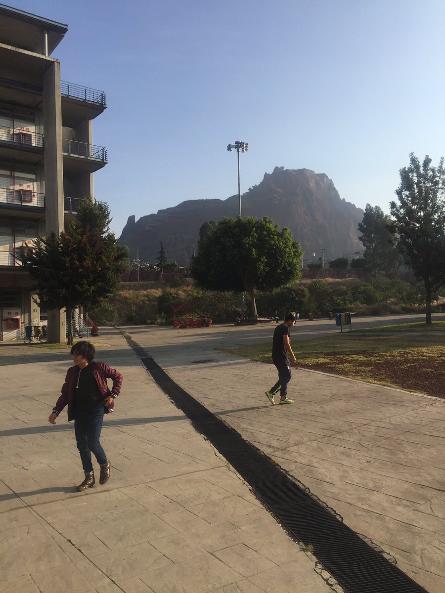 flores_crespo's tweet photo. ¿Es el arte superior a la ciencia? ¿Qué significa la política educativa basada en el pensamiento? 

Esas preguntas trata el libro Educación, Políticas Públicas y Cultura (@UAQmx @CREFAL_Oficial ),q hoy se presenta en @UACMorg plantel Tezonco, 9am, salón A201. #NadaHumanoMeEsAjeno https://t.co/TGOz3nA6Tc