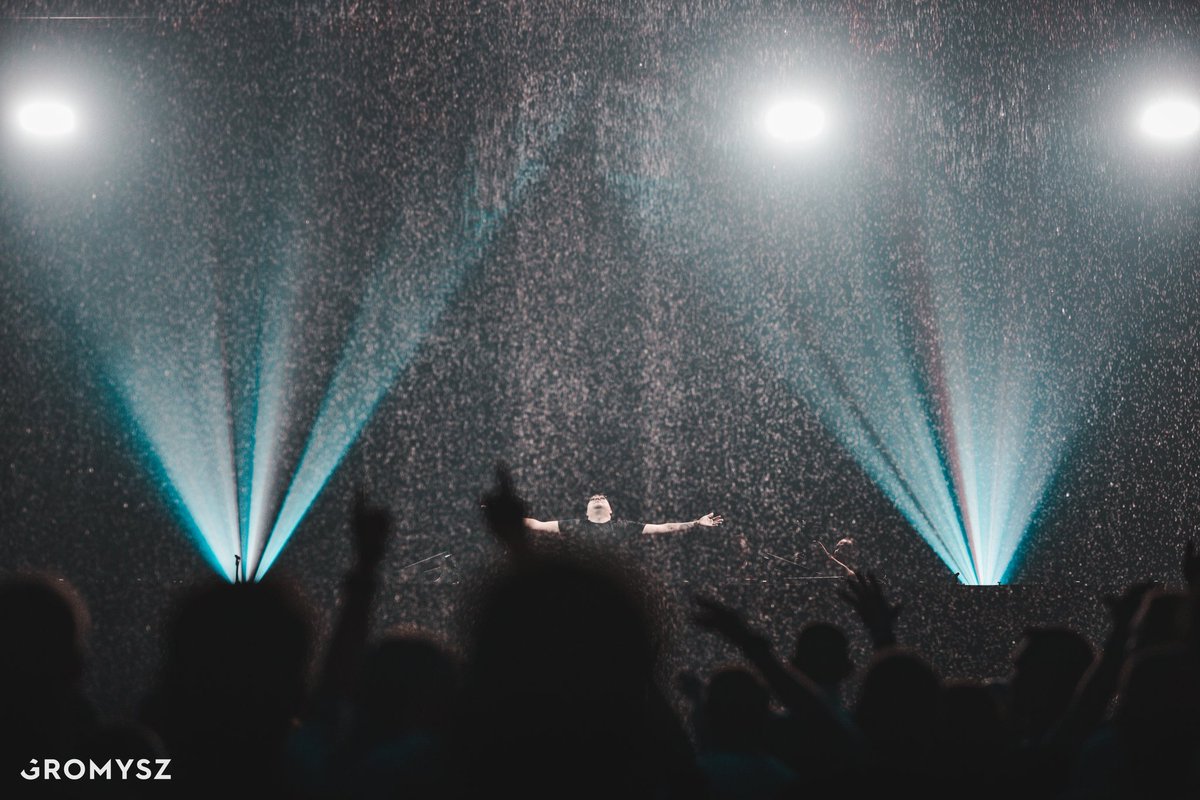 onTuneofficial's tweet photo. This was Back &amp; Forth 4.0!

#waterscreen #waterfall #holo #euforia #euforiafestivals #euforiabookings #backandforth #trance #trancefamily #euforiafamily #party #partypeople #music #passion #festival @atbandre
 @GenixDJ
@sunnylax 
@MikePush 
@MauroPicottoDJ 
@johnaskew https://t.co/f03K9jeUEf