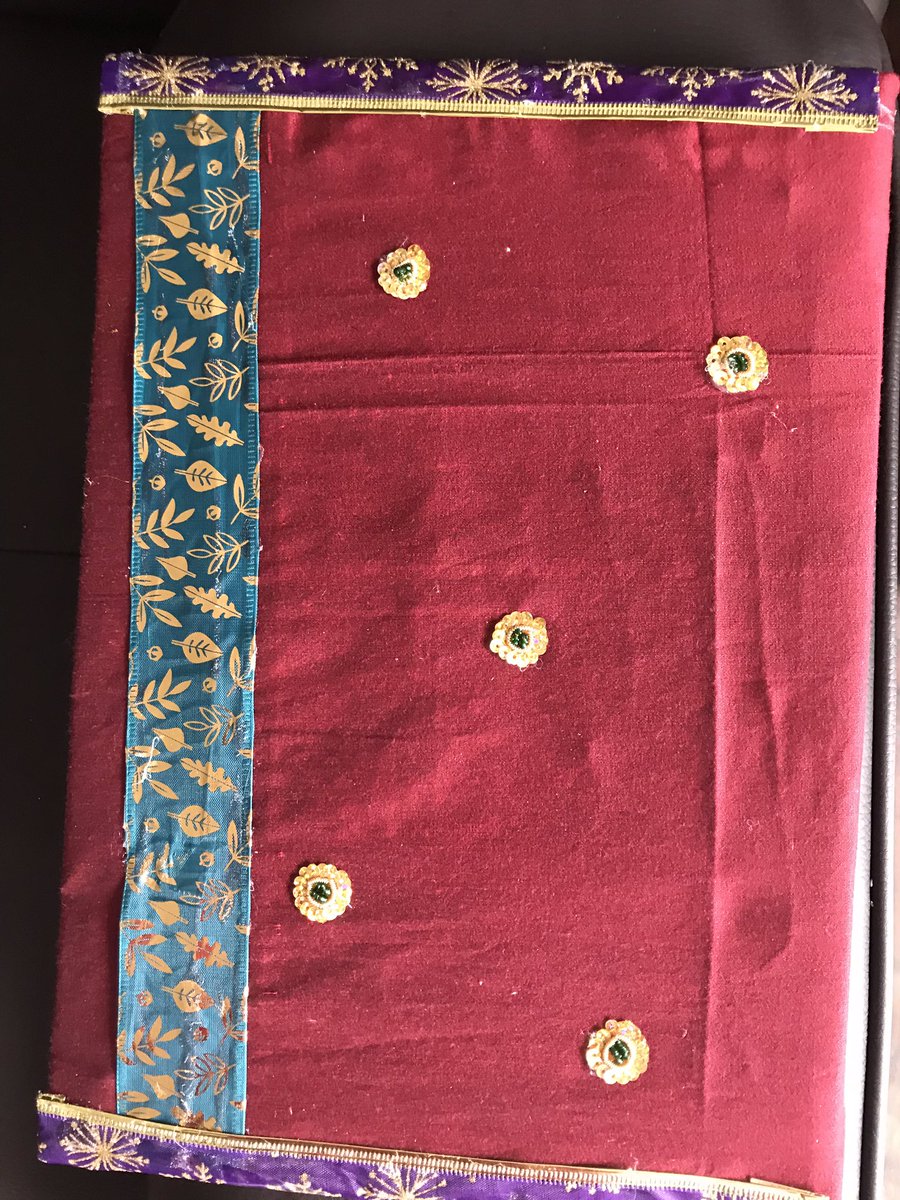 MuditaNaari's tweet photo. DIY story...this story has achieved a happy end. See ethnic and elegant styled document wallet. I have uploaded this video (past midnight 🙃) on my YouTube channel, link is in bio. #creative #documentwallet #stationeryaddict #diy #crafts #tutorial #art #artist #diystory https://t.co/VzNYCMmY7Q
