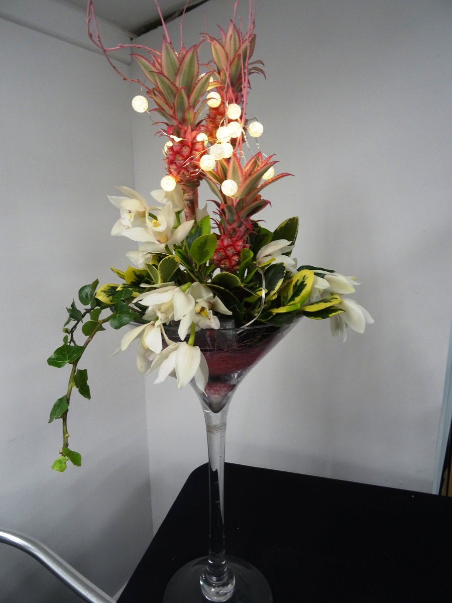 Our 2018 Christmas demonstration by sisters Louise Jones and Debbie Davies was certainly full of surprises. We were we entertained by with brilliant floral arrangements created before our own eyes, we were also entertained by dances, light shows and chat to "fill in the spaces"