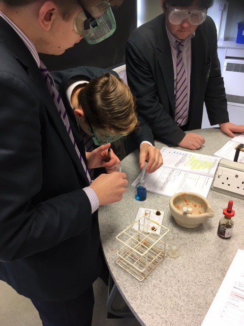UckfieldCollege's tweet image. Year 11 students are immersed in the @UckColl_Science department today, thinking hard and working well on their required practicals!
#weloveScience #lovelearningforlife #DeepLearningDay