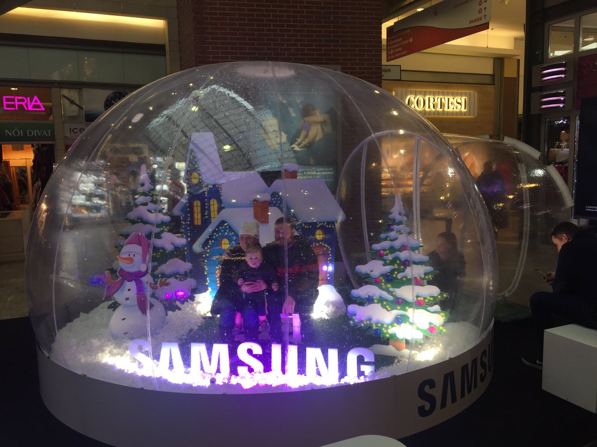 #Samsung in #Budapest, #Hungary
#Sanci (future stockholder in Samsung) w his parents at #Westend Mall ⁦<a href="/Carsophogus/">Carsophogus</a>⁩ ⁦<a href="/ChelleSchenk/">Michelle Schenk</a>⁩ ⁦<a href="/SusannaHardy007/">Susanna Hardy</a>⁩ ⁦<a href="/bearfan5/">bearfan</a>⁩