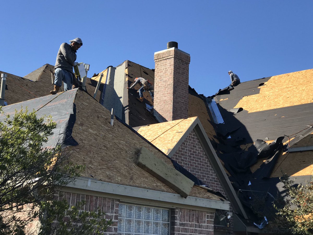vipcontractors's tweet photo. 140 squares + 20 man crew on site + 100% quality check + 5 years workmen’s warranty + lifetime shingle. Don’t just settle we can help @vipcontractors https://t.co/c6HYYx6Rsx