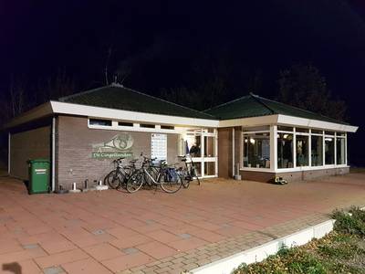 Inbraak bij tennisvereniging Zwartsluis, schade groter dan de buit: ‘Heel sneu en zielig’: Tennisvereniging LTVZ in Zwartsluis is afgelopen weekend opgeschrikt door een inbraak in het clubhuis. Volgens de politie was de schade aanzienlijk. Van de dader… dlvr.it/QsCqkm