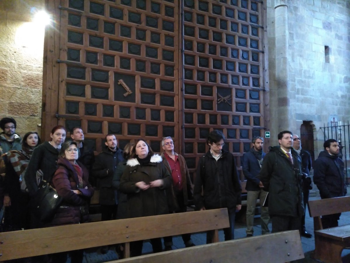 proyecto_shcity's tweet image. Visitamos la iglesia de San Vicente y D. José Carlos de @FundacionSMLRPH nos explica la #sensorización implantada en el templo. 

@CARTIFCT
@tecnalia
@NobatekInef4 
@AIDIMME 
@FCTNOVA 
@Sudoe5 
@Redit_es