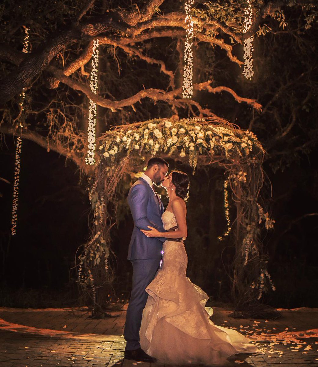PreviouslyPinks's tweet photo. #IsaiahMustafa
#LisaMitchell

💕 NOVEDAD 💕

Con esta PRECIOSA foto del día de su boda, el actor de #Shadowhunters hace un pequeño homenaje a su sexto ¿Mesversario?

Bueno, que lleva 6 meses casado.

Muchas felicidades 🎉🎉 https://t.co/fqjETtnDnN