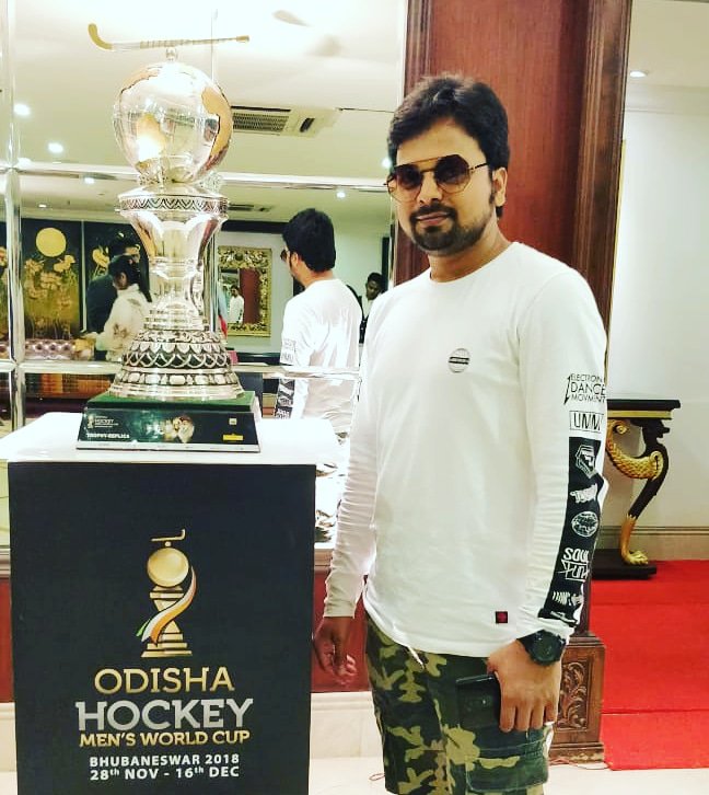 iampr71's tweet photo. #heartbeatsforhockey🇮🇳🏑
#hwcopeningceremony
#hwc2018openingceremony
#hwc2018🏆 🏆
#odisha2018🇮🇳🏑
#abbashockey🏑
#indiakagame🏑
#kalingastadium
#bhubaneswar
#iamsrk
#teamshahrukhkhan
Shah Rukh Khan ♥ #fan
#missingtheshow ☹️ 🤞 One-day will definitely meet @iamsrk ❤️ https://t.co/3lDKSE83fc
