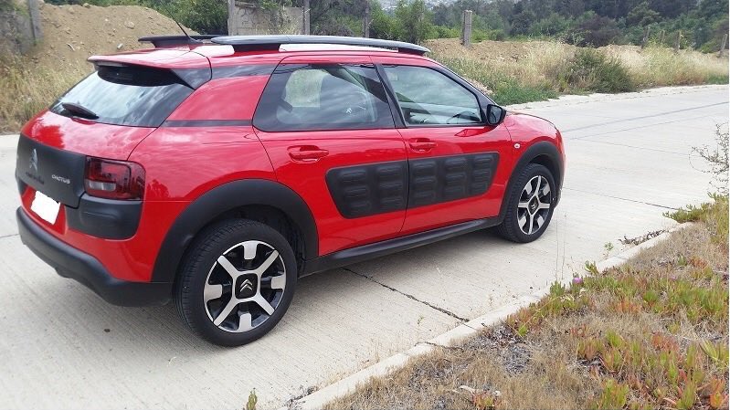 Este CITROEN CACTUS color rojo patente HKPS 59 fue robado en el sector de Av. Suecia con Carlos Antúnez con pistola en mano por 3 tipos, este viernes 23 de noviembre. Cualquier información favor  comunicarse por interno! #Providencia  #NoMasDelincuencia