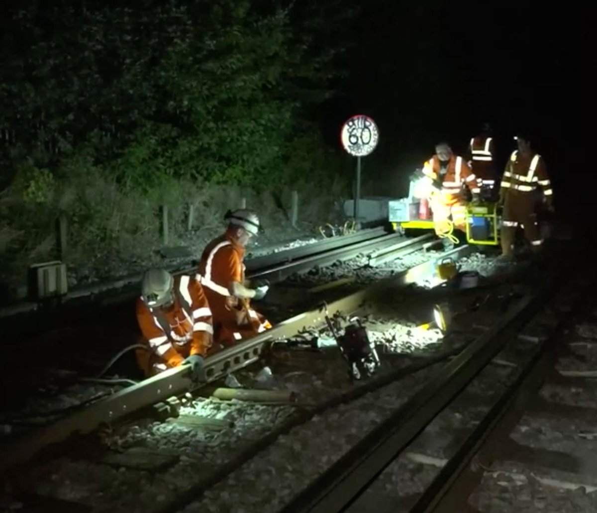 NightSearcher's tweet photo. The @NightSearcher Ltd #GalaxyPro #floodlights and #HT550R #headtorches were seen illuminating #Network #Rail workers in yesterdays ITV #news feature.
https://t.co/vcSf2hukAG https://t.co/EnFgGRTszy
