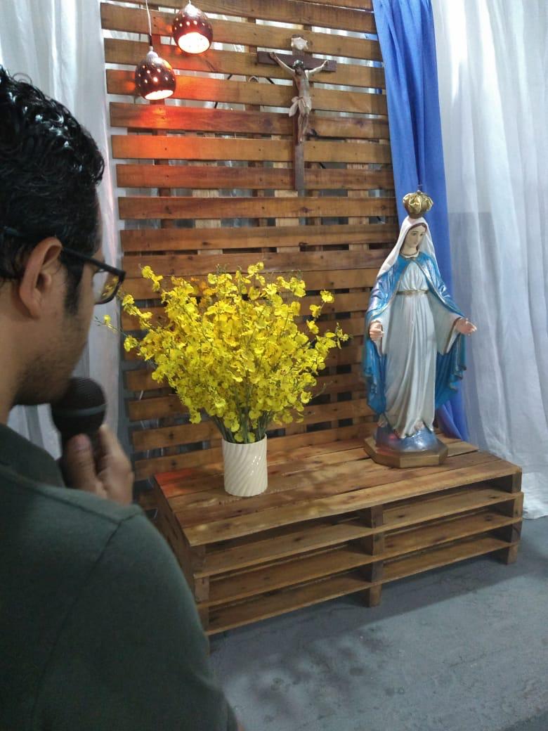 comsiloeamad's tweet photo. Ó Maria concebida sem pecado original.
Quero amar-vos toda a vida com ternura filial.
Mais que aurora sois formosa, mais que o sol resplandeceis!
Do universo, mãe bondosa, O louvor vós mereceis.

Nossa senhora das Graças, Rogai por nós! 
#maedasgracas #maedejesus #siloe33anos https://t.co/mk90usaZMt