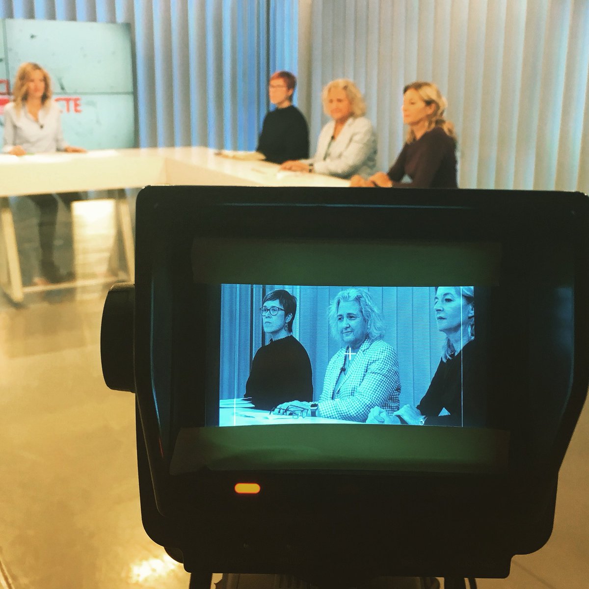 MJFSanSegundo's tweet photo. Llegando, como cada martes, a @Levante_TV para participar, por @popularescorts @ppcv,  en la tertulia política del #VLCDirecte que dirige, y conduce, @Silvia_TomSan.

Con @aguedamico @compromis y @conchaandres @SocialistesVal 

A las 14h, con reemisión a las 23h.

Nos acompañas? https://t.co/2PkAXFHKWb